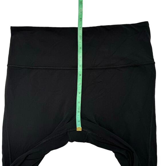 ATHLETA Horizon Scallop Capri in Black Size Large Womens Crop Soft #566748 - Picture 7 of 8